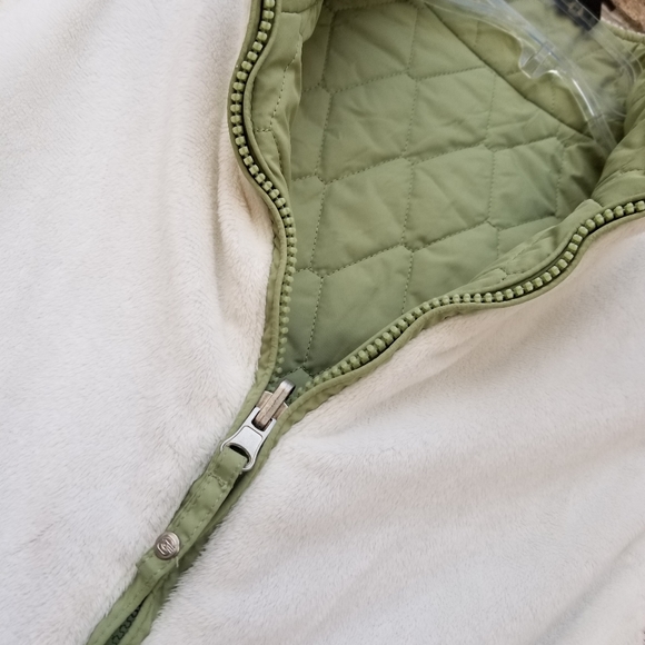 Free Country Womens Medium Green Quilted/White Faux Fur Reversible Vest - Picture 9 of 9